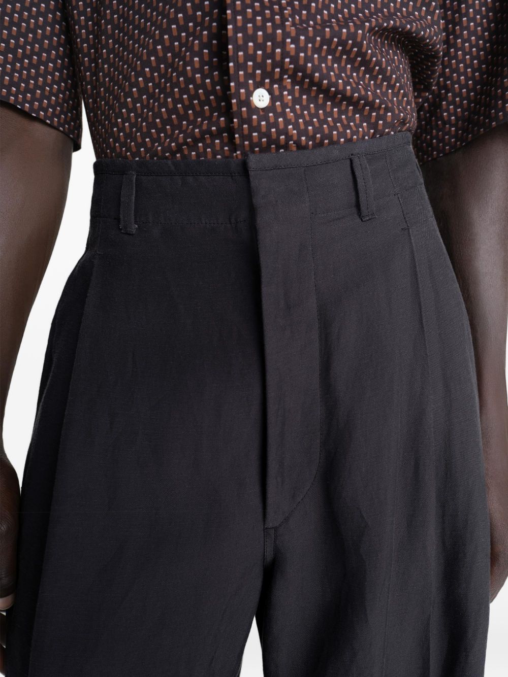 Pleated Tailored Pants in Viscose Linen Gabardine PA1294LF1561 BK983 ASH BLACK LEMAIRE