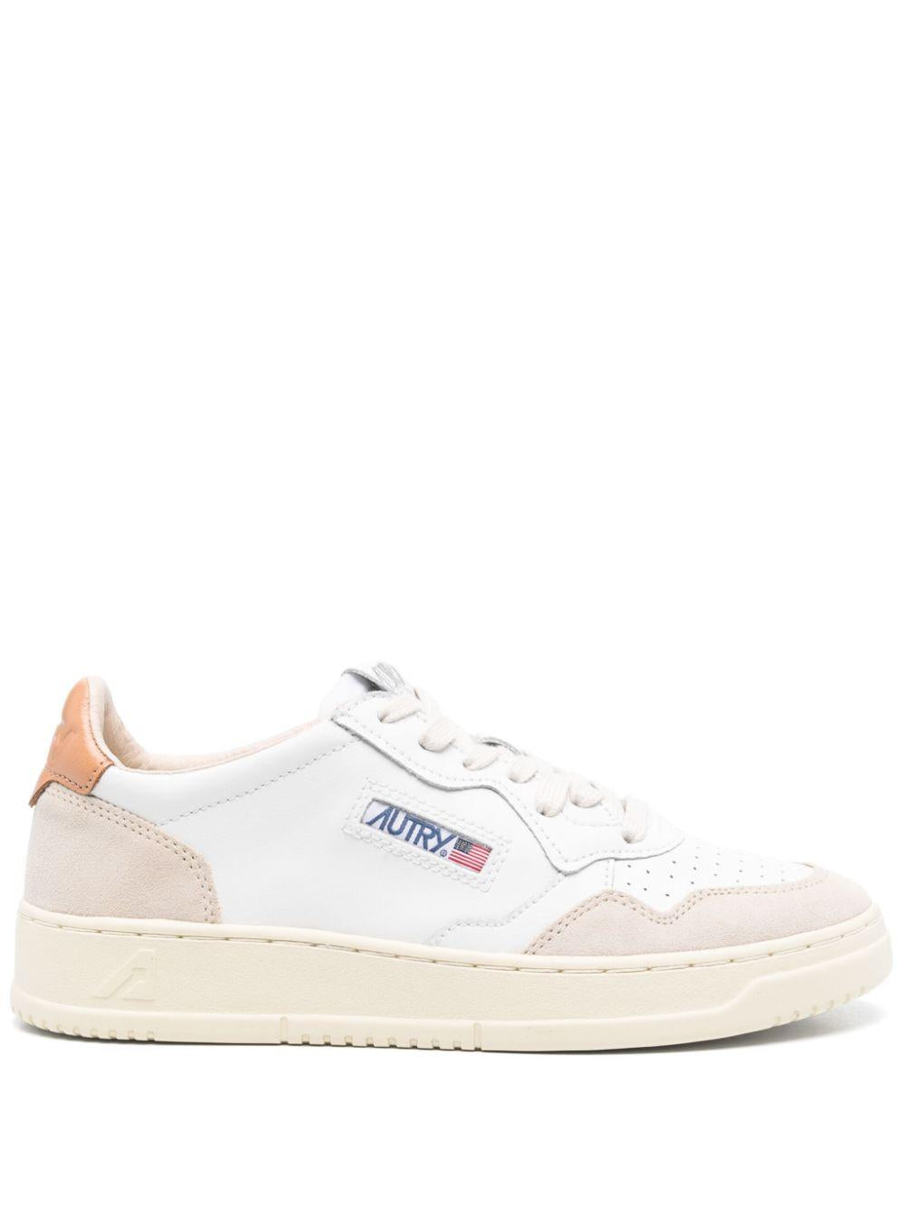 Sneakers Medalist Low in pelle e suede colore bianco e sandstorm AULMLS76 WHITE SAND AUTRY
