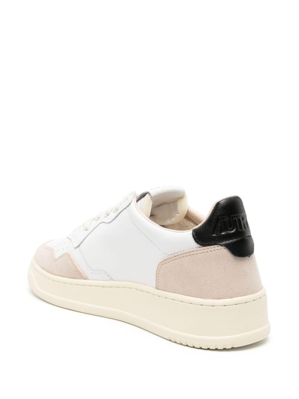 Sneakers Medalist Low in Pelle Bianca e Nera e Suede Beige AULMLS21 WHITE BLACK AUTRY