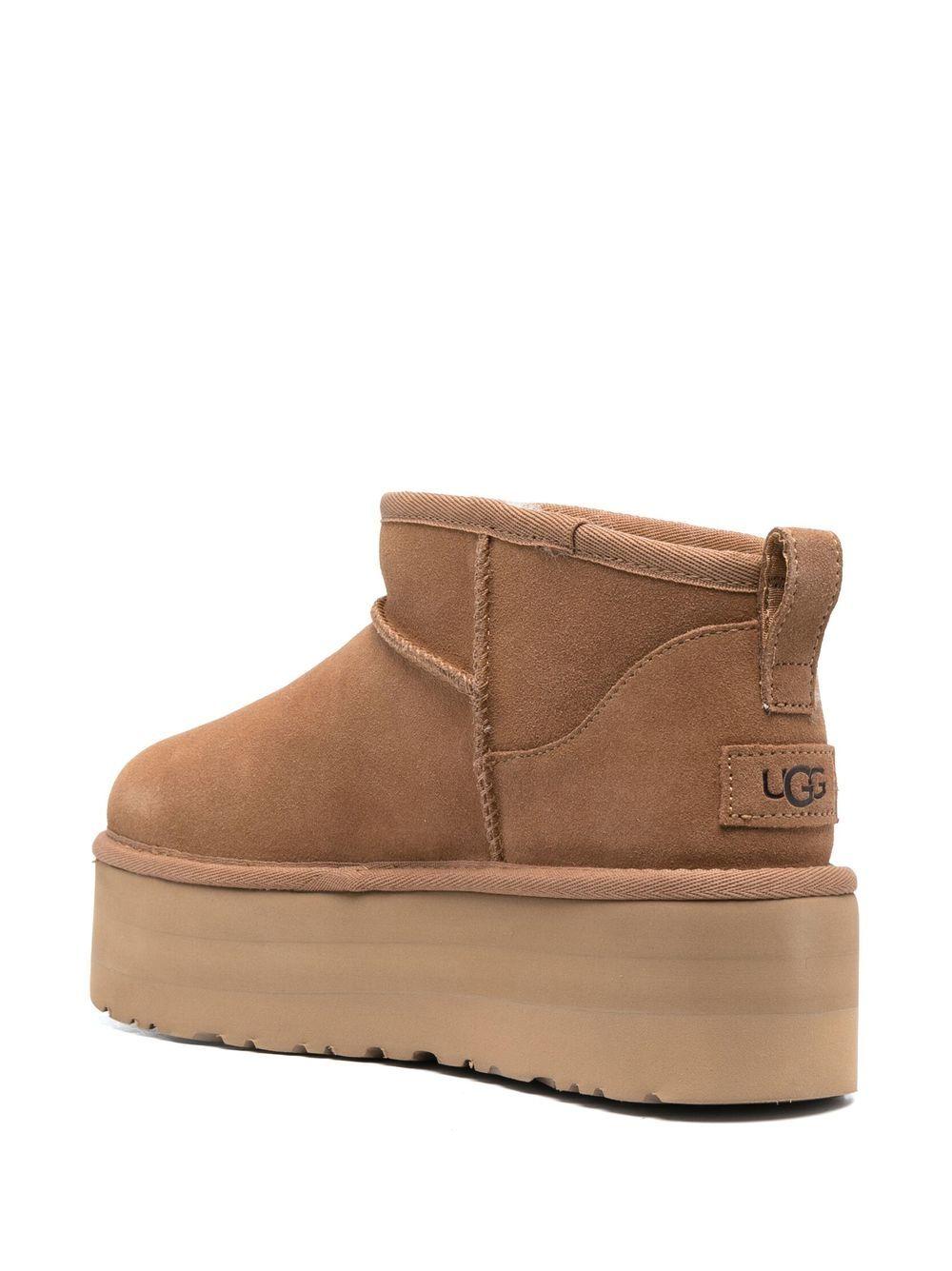 1135092 CHE UGG