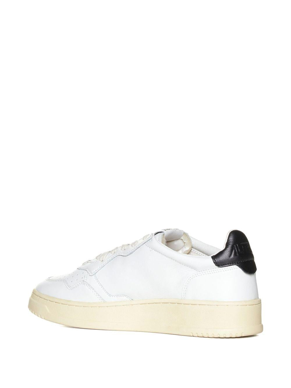 Sneakers Medalist Low in pelle bianca AULMLL22 WHITE BLACK AUTRY
