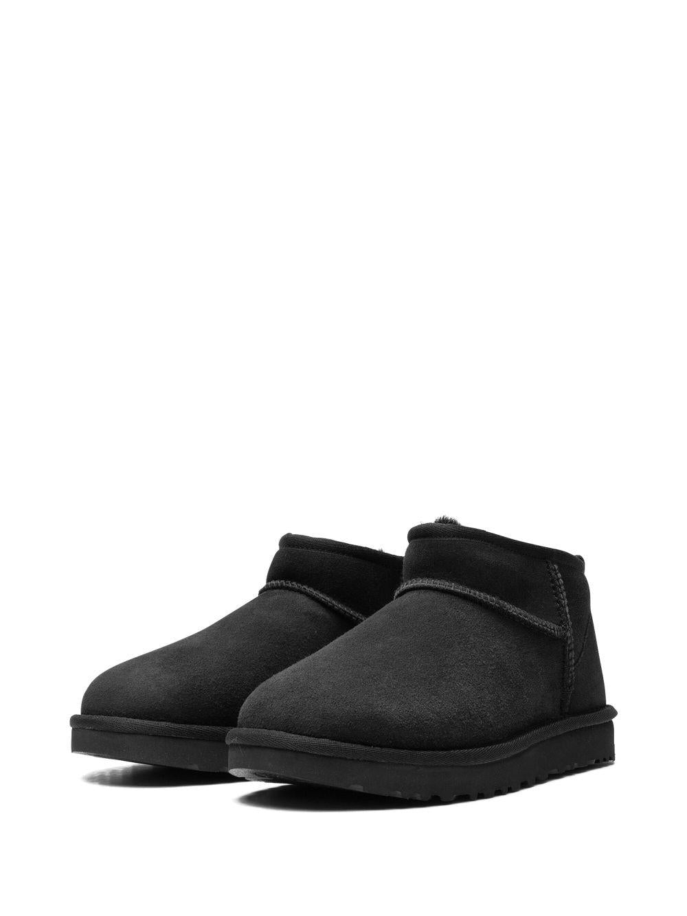 1116109 BLK UGG