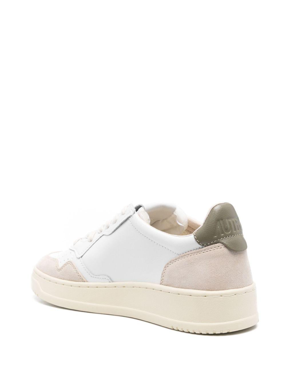 Sneakers Medalist Low in pelle e suede colore bianco e covert green AULMLS77 WHITE CVRT AUTRY