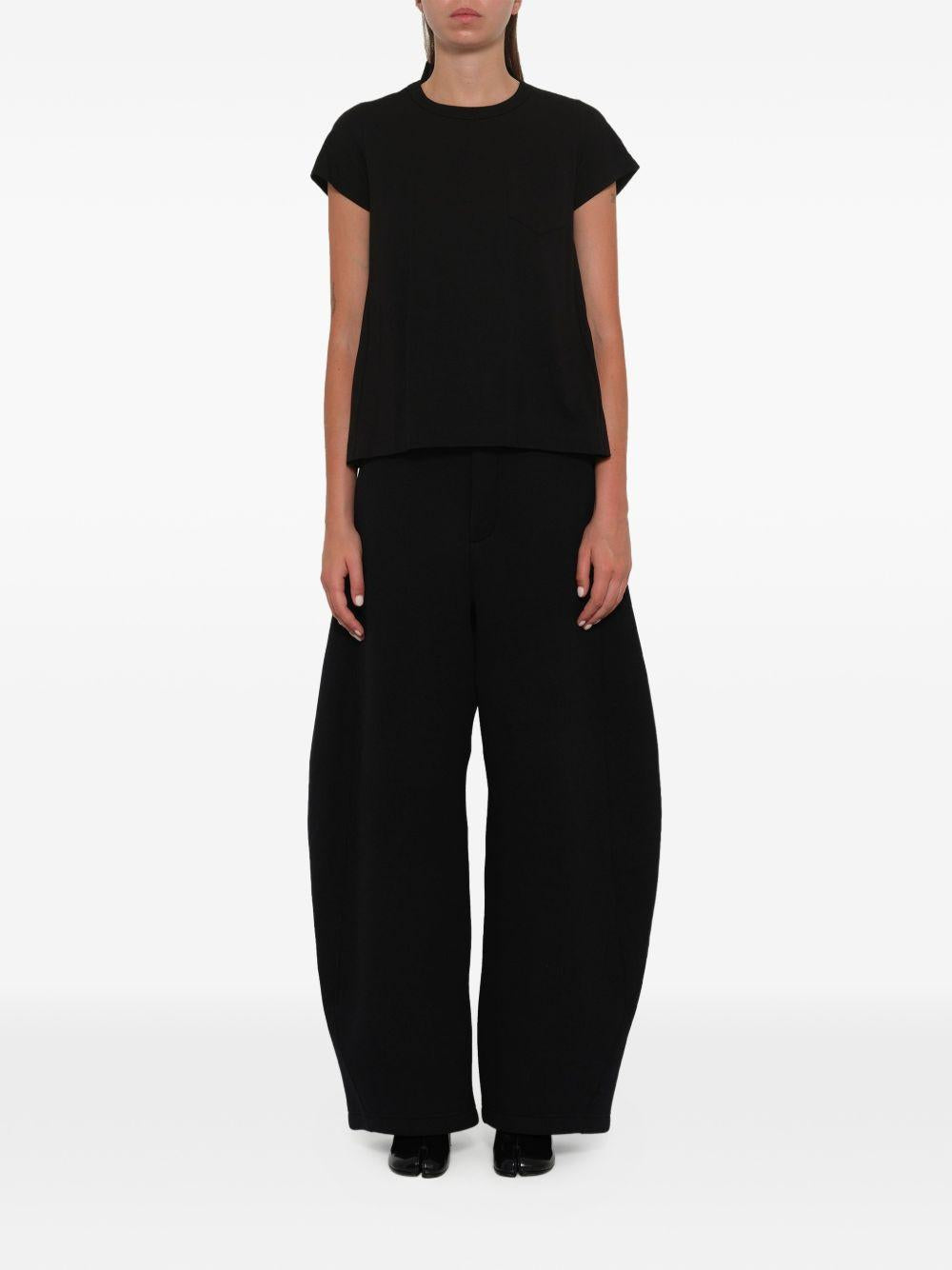 pleated-back pocket T-shirt SCW352 002 BLACK SACAI