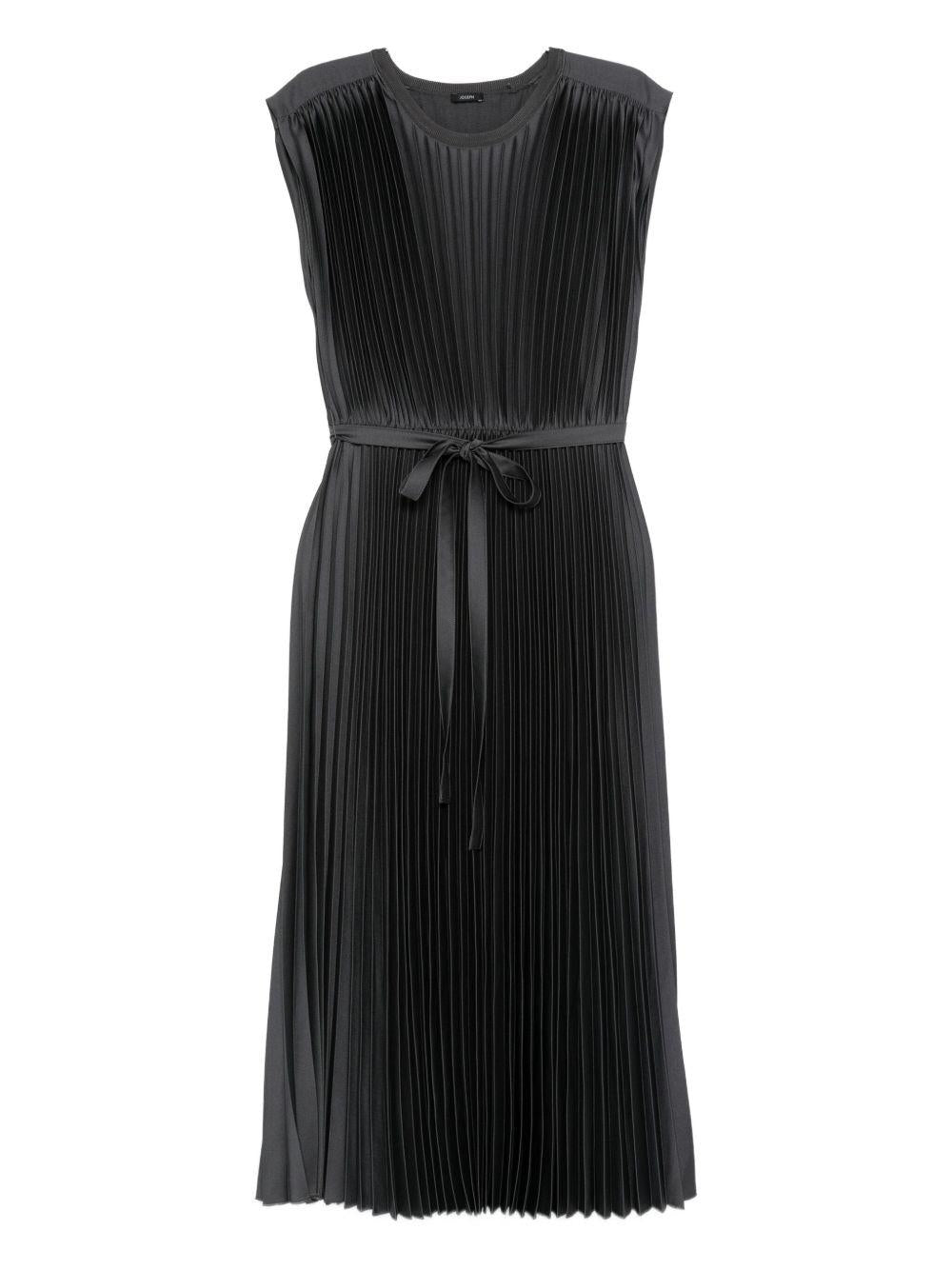 JF009484 0211 SMOKE JOSEPH