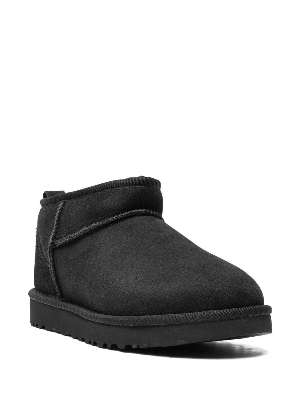 1116109 BLK UGG