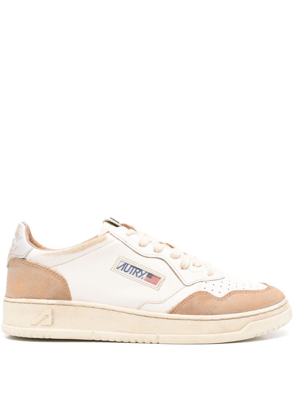 Sneakers Medalist Low Super Vintage in pelle e suede colore Cognac e Microchip AVLMLS06 SUEDE COGNAC AUTRY
