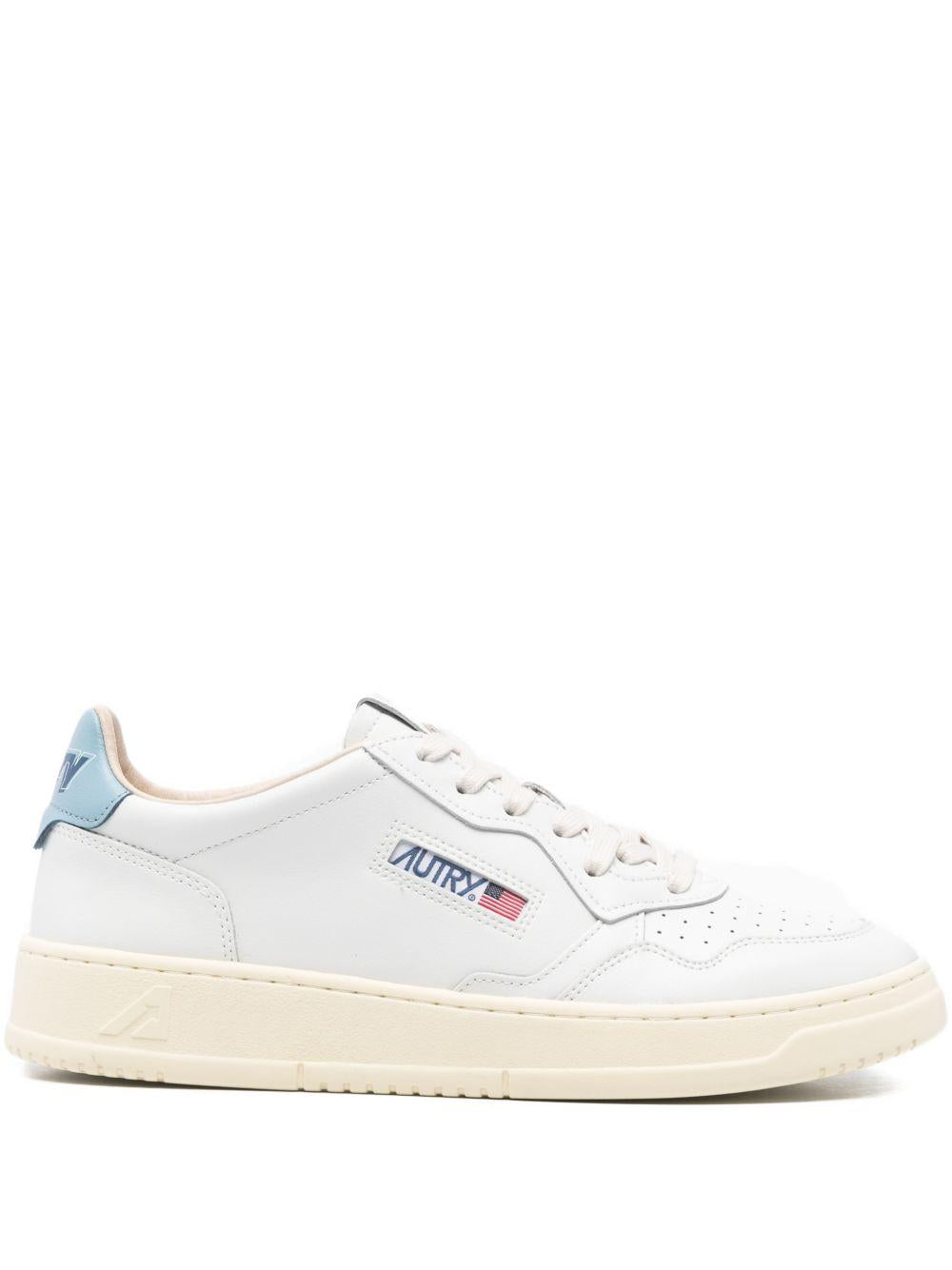 Sneakers Medalist Low Forget Me No AULMTB01 WHITE LIGHT BLUE AUTRY