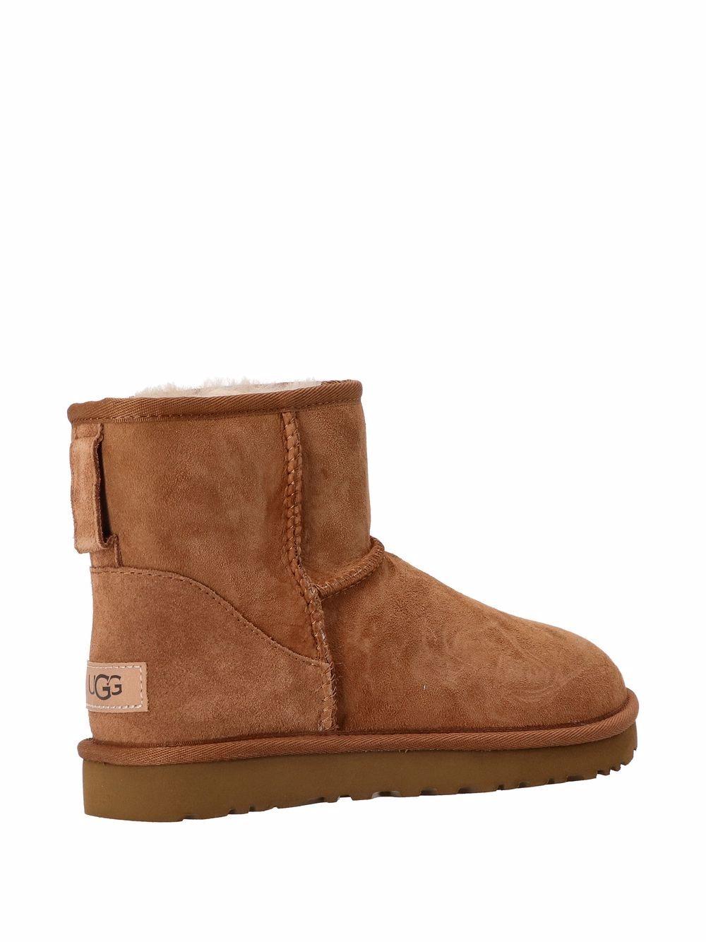 1016222 CHE UGG