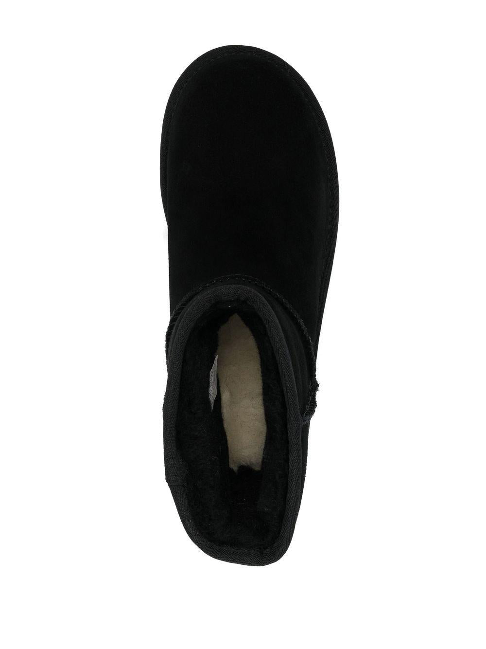 1134991 BLK UGG