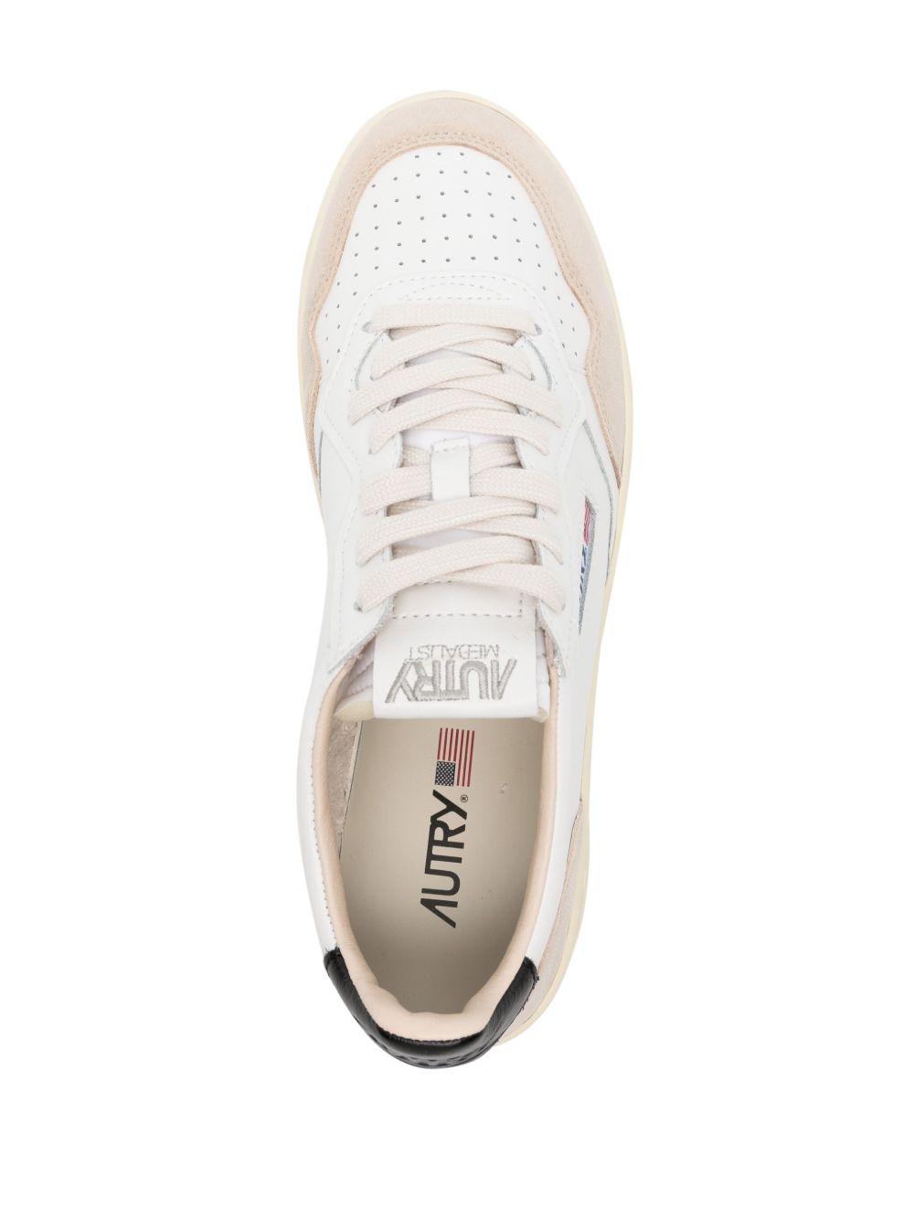 Sneakers Medalist Low in Pelle Bianca e Nera e Suede Beige AULMLS21 WHITE BLACK AUTRY