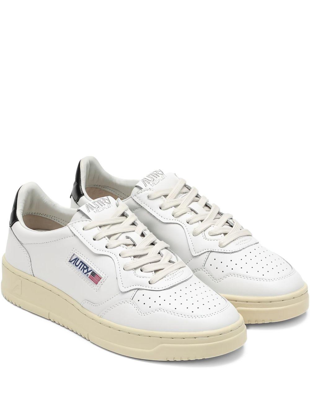 Medalist Low White Black AULWLL22 WHITE BLACK AUTRY