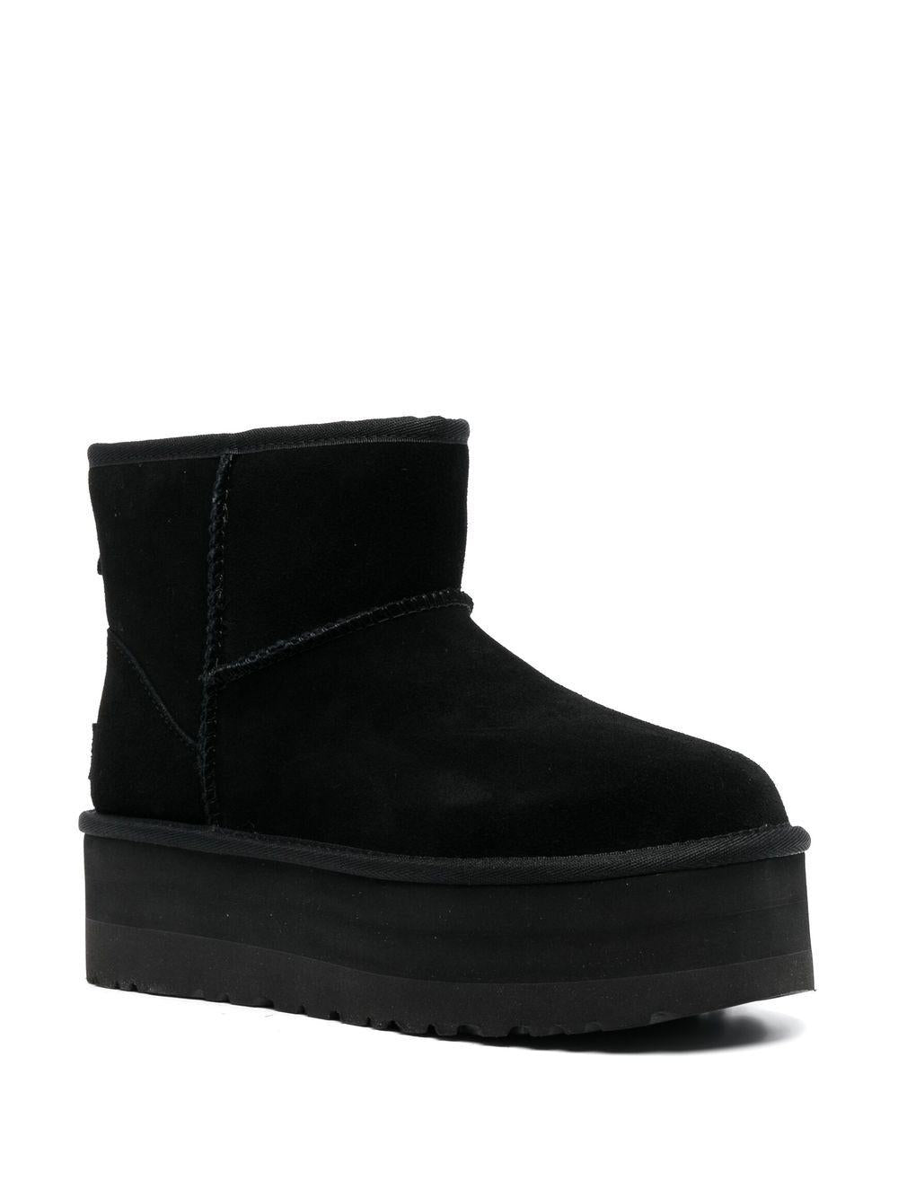 1134991 BLK UGG