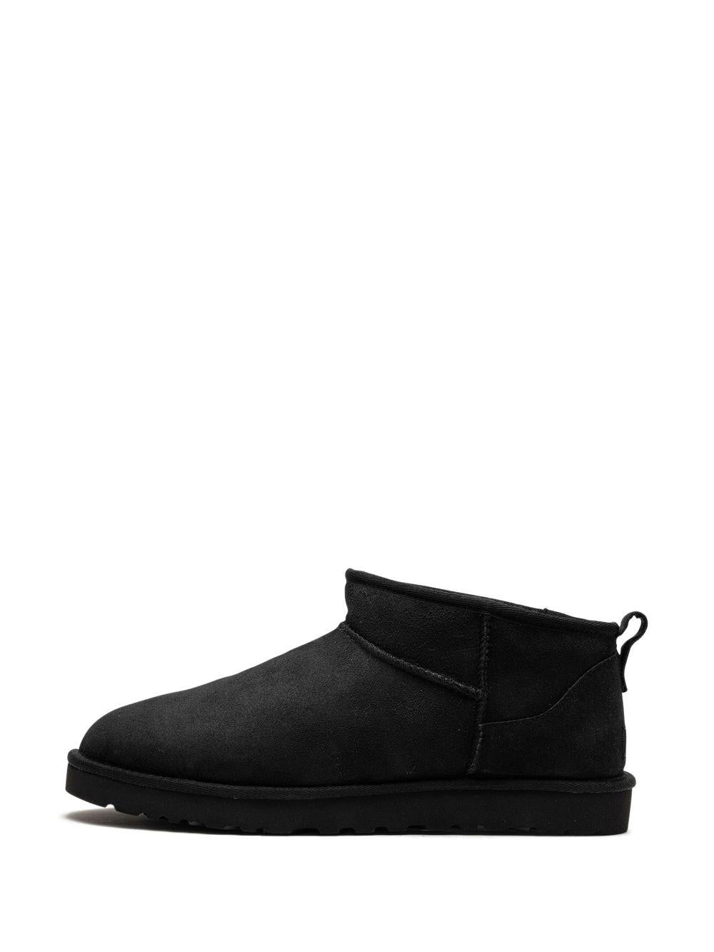1137391 BLK UGG