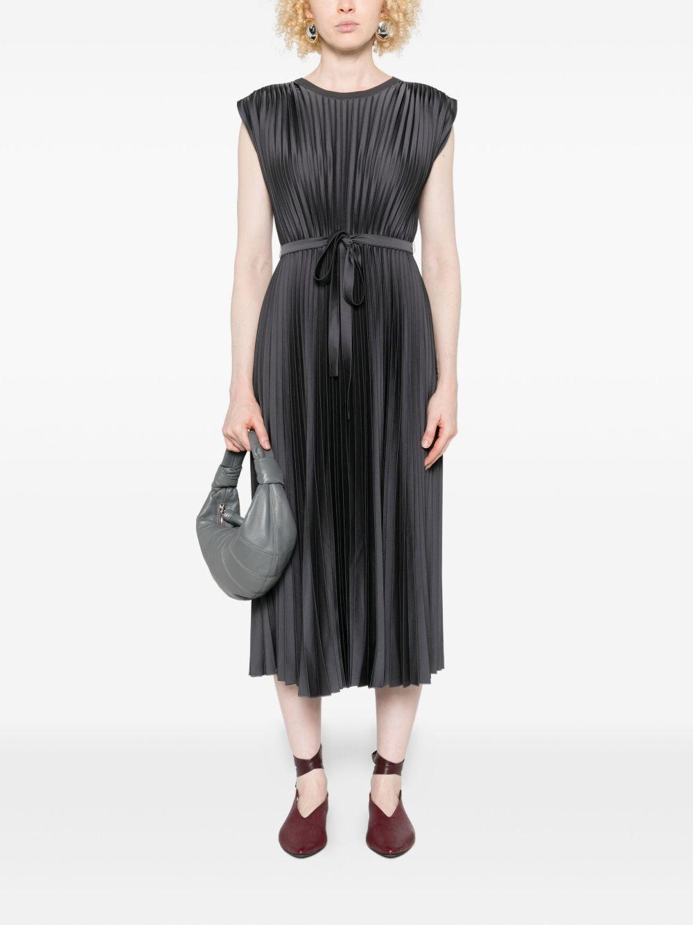 JF009484 0211 SMOKE JOSEPH