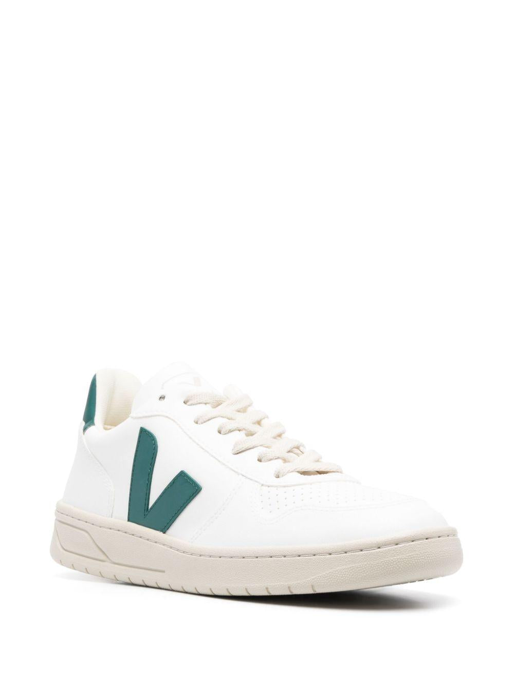 VX0703276 WHITE BRITTANY VEJA