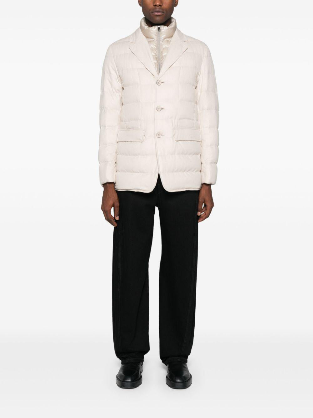 PI001174U38087 1985 CHANTILLY HERNO