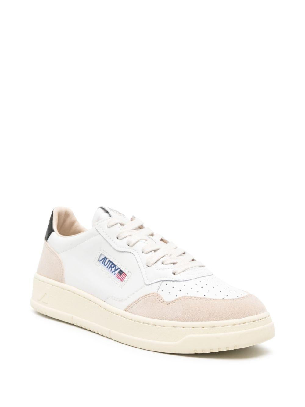 Sneakers Medalist Low in Pelle Bianca e Nera e Suede Beige AULMLS21 WHITE BLACK AUTRY
