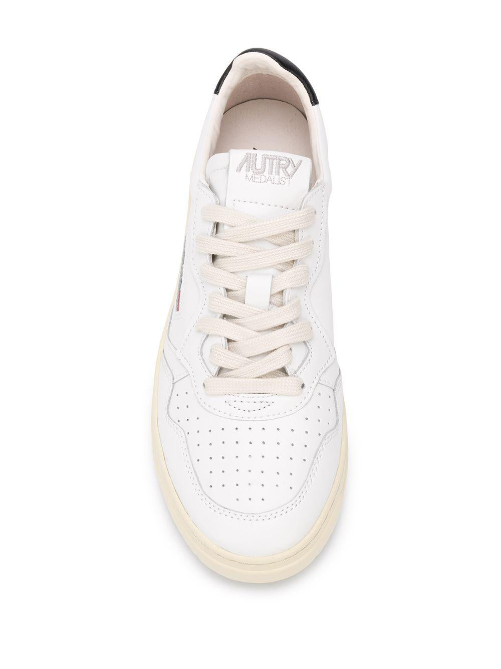 Sneakers Medalist Low in pelle bianca AULMLL22 WHITE BLACK AUTRY