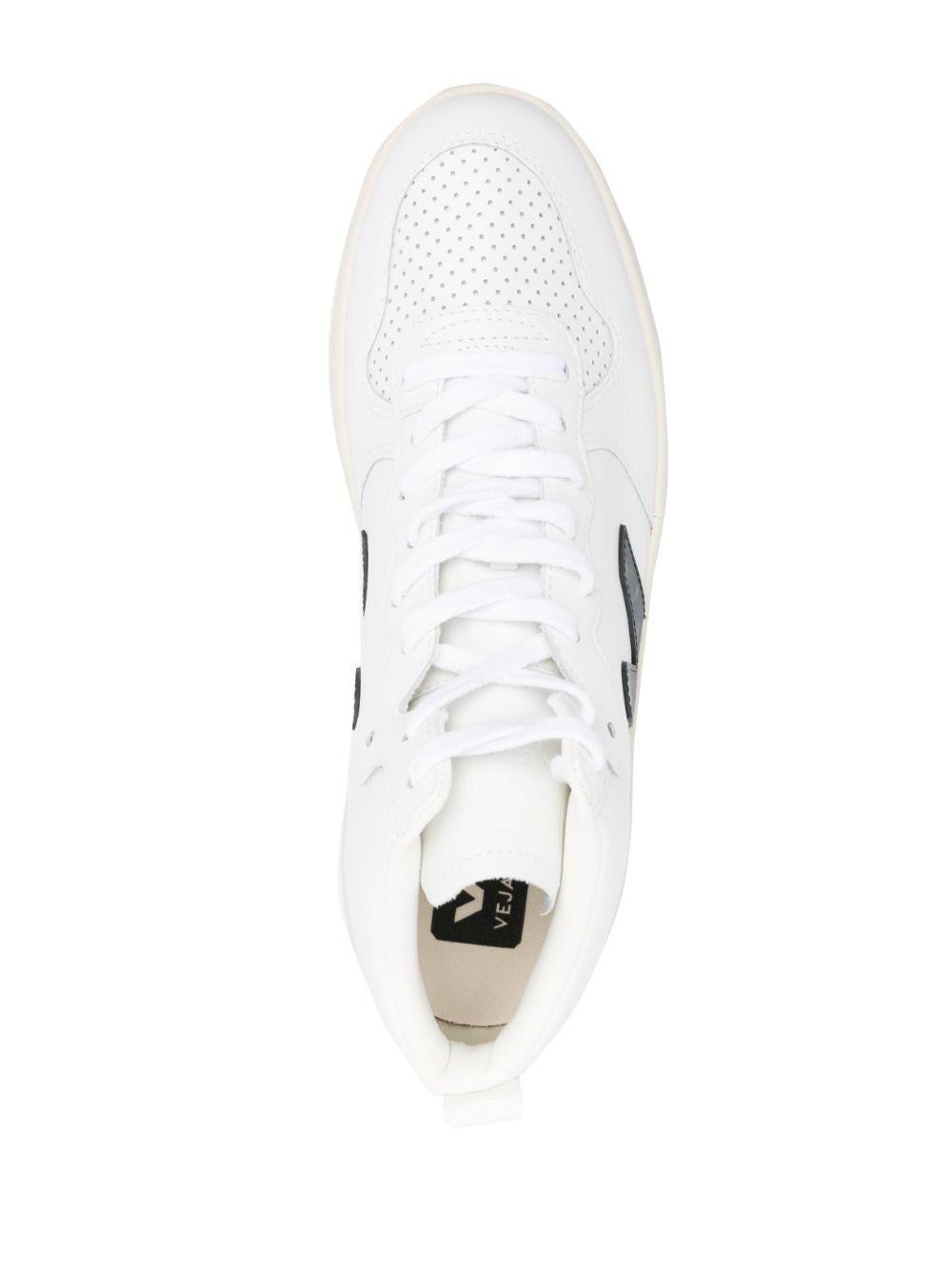 VQ0203304 EXTRA WHITE BLACK VEJA