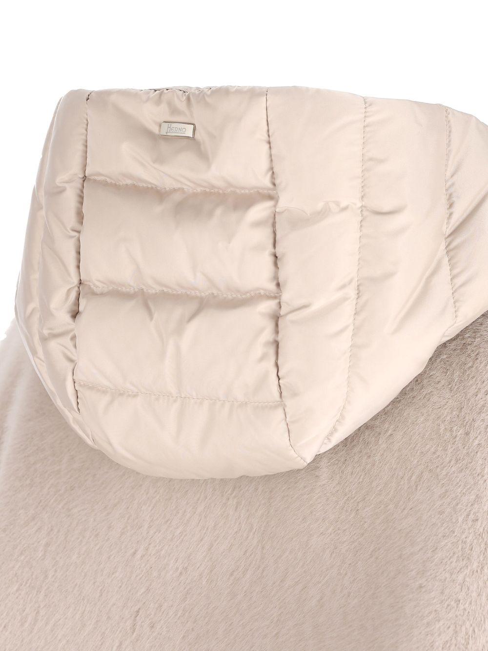 PI002132D12170Z 1985 CHANTILLY HERNO