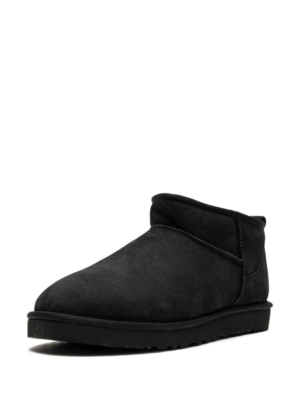 1137391 BLK UGG