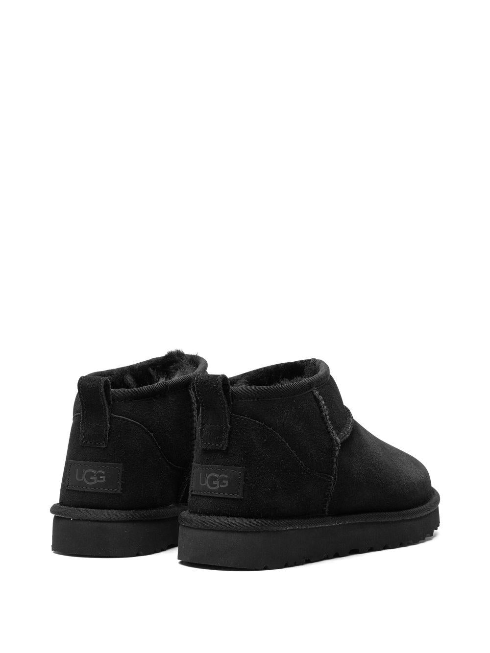 1116109 BLK UGG