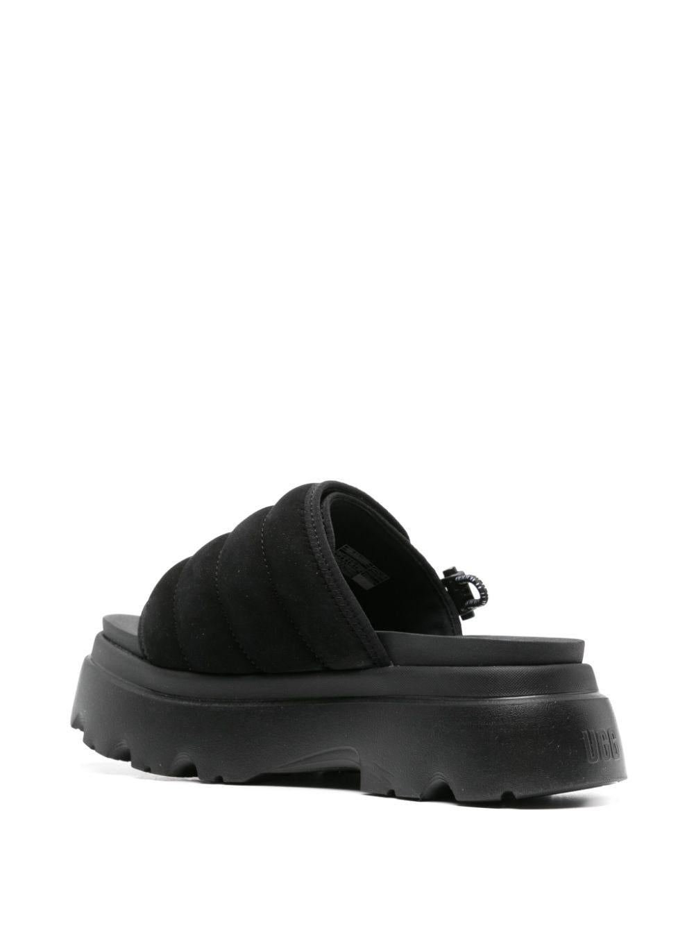 1152697 BLK UGG