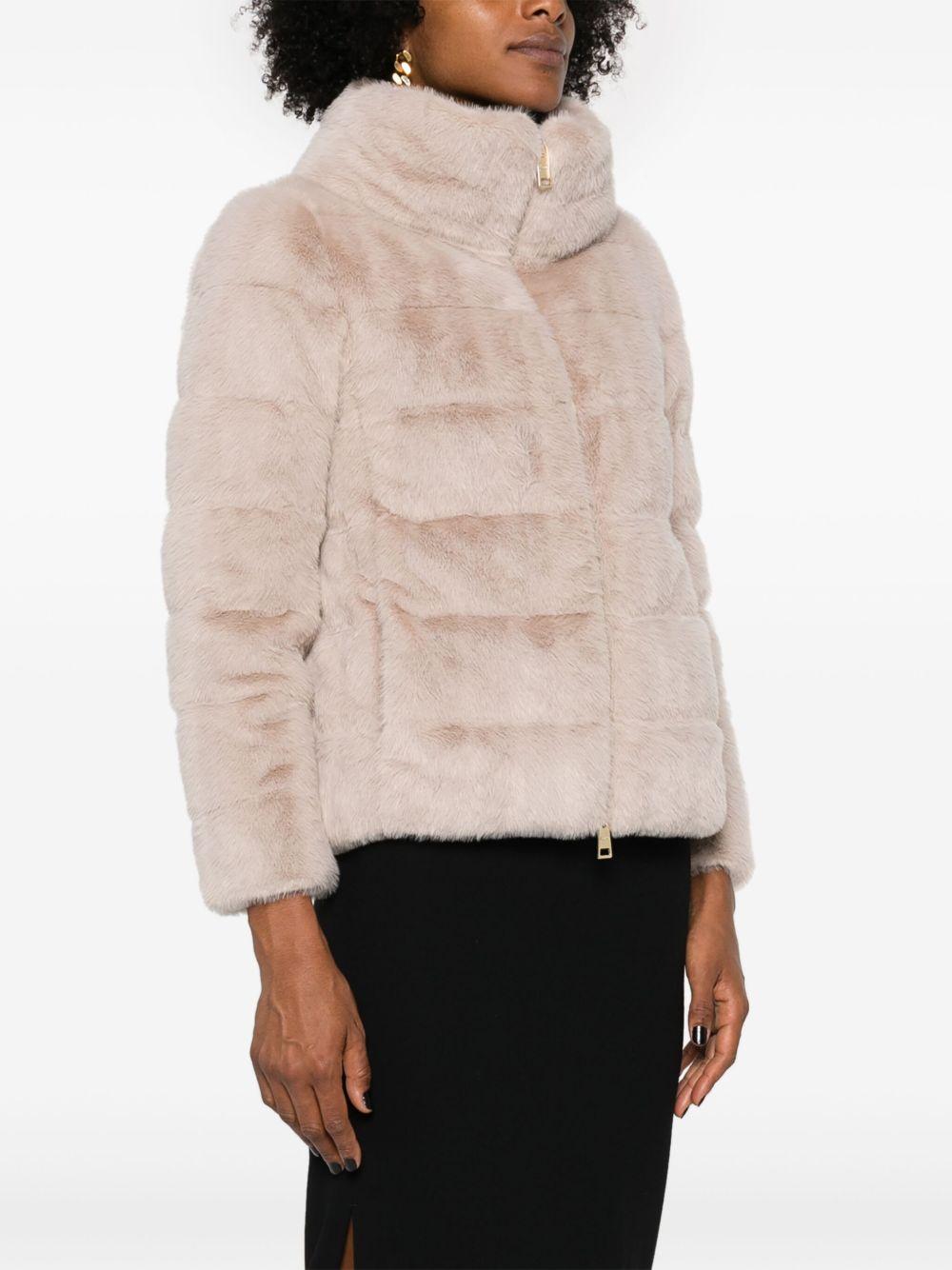 PI001935D12630 1985 CHANTILLY HERNO