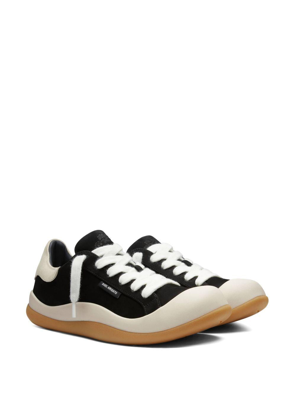 Squish Sneaker F3654002 BLACK GUM AXEL ARIGATO