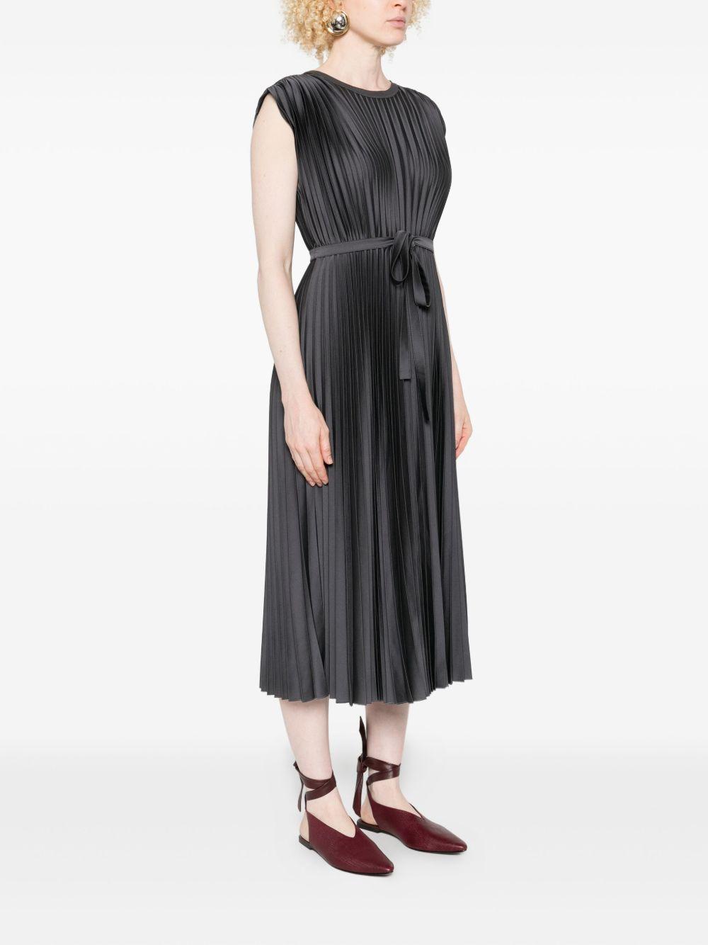 JF009484 0211 SMOKE JOSEPH