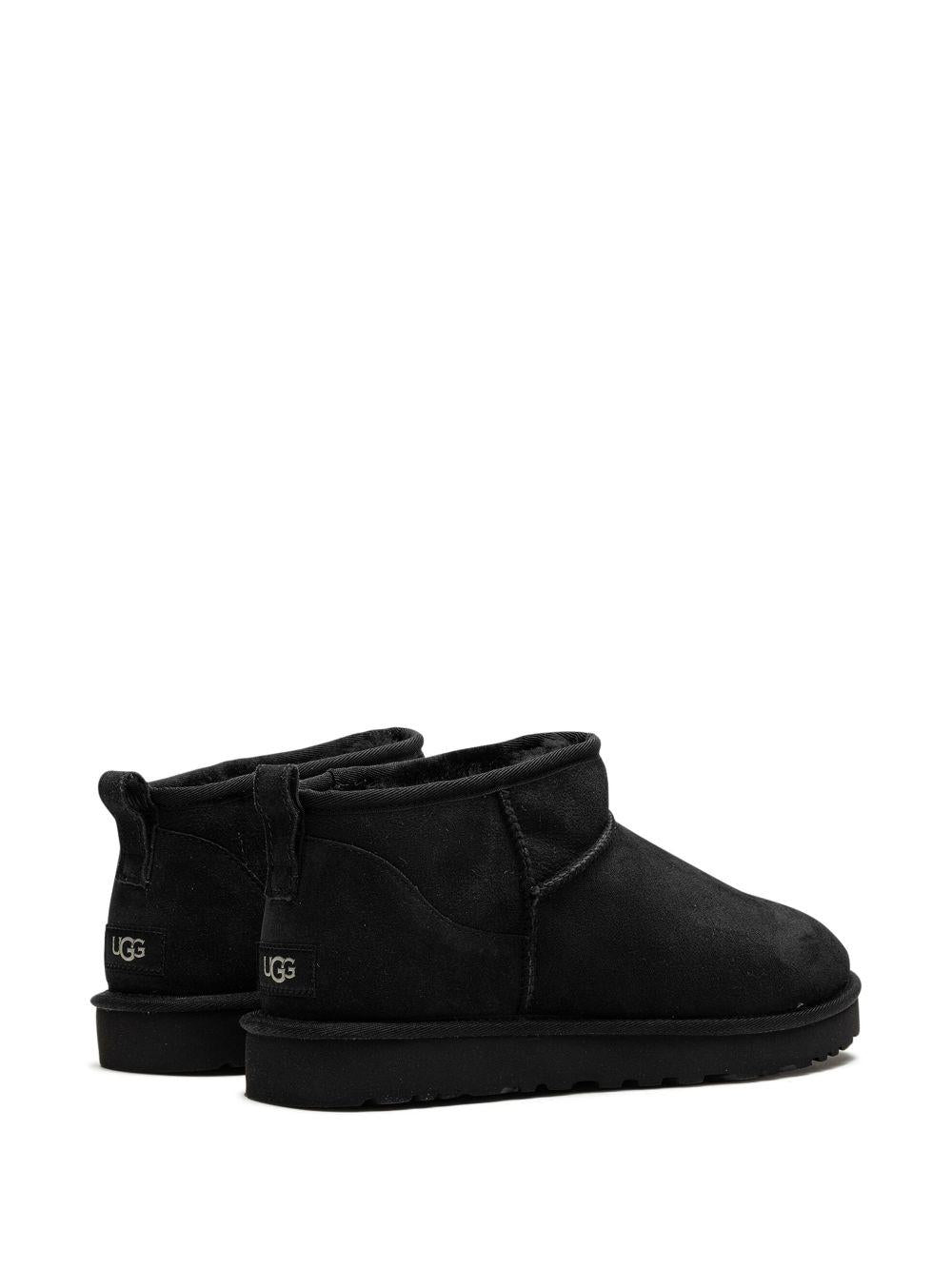 1137391 BLK UGG