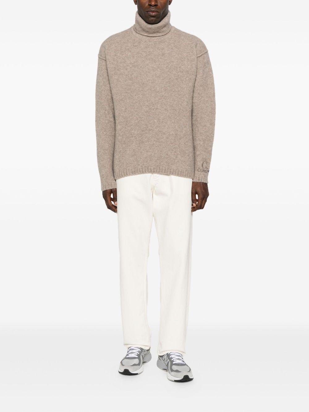 Maglione con Ricamo 19CMKN281A110509A 327 VINTAGE KHAKI CP COMPANY