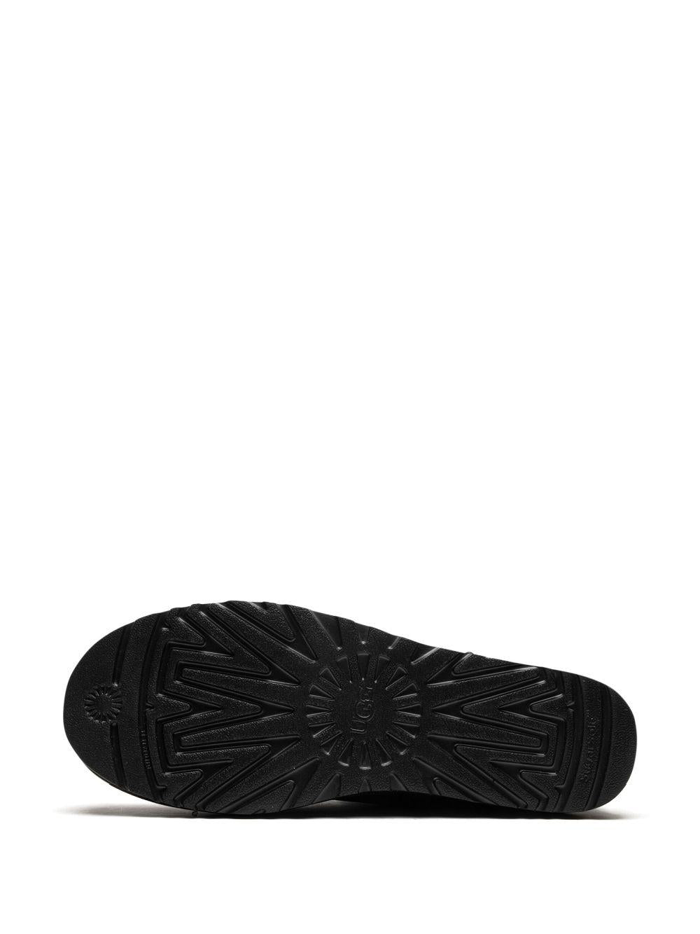 1137391 BLK UGG