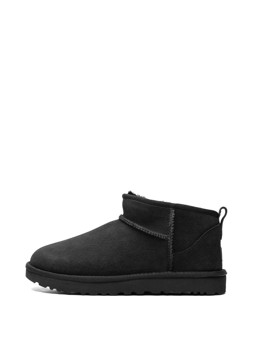 1116109 BLK UGG