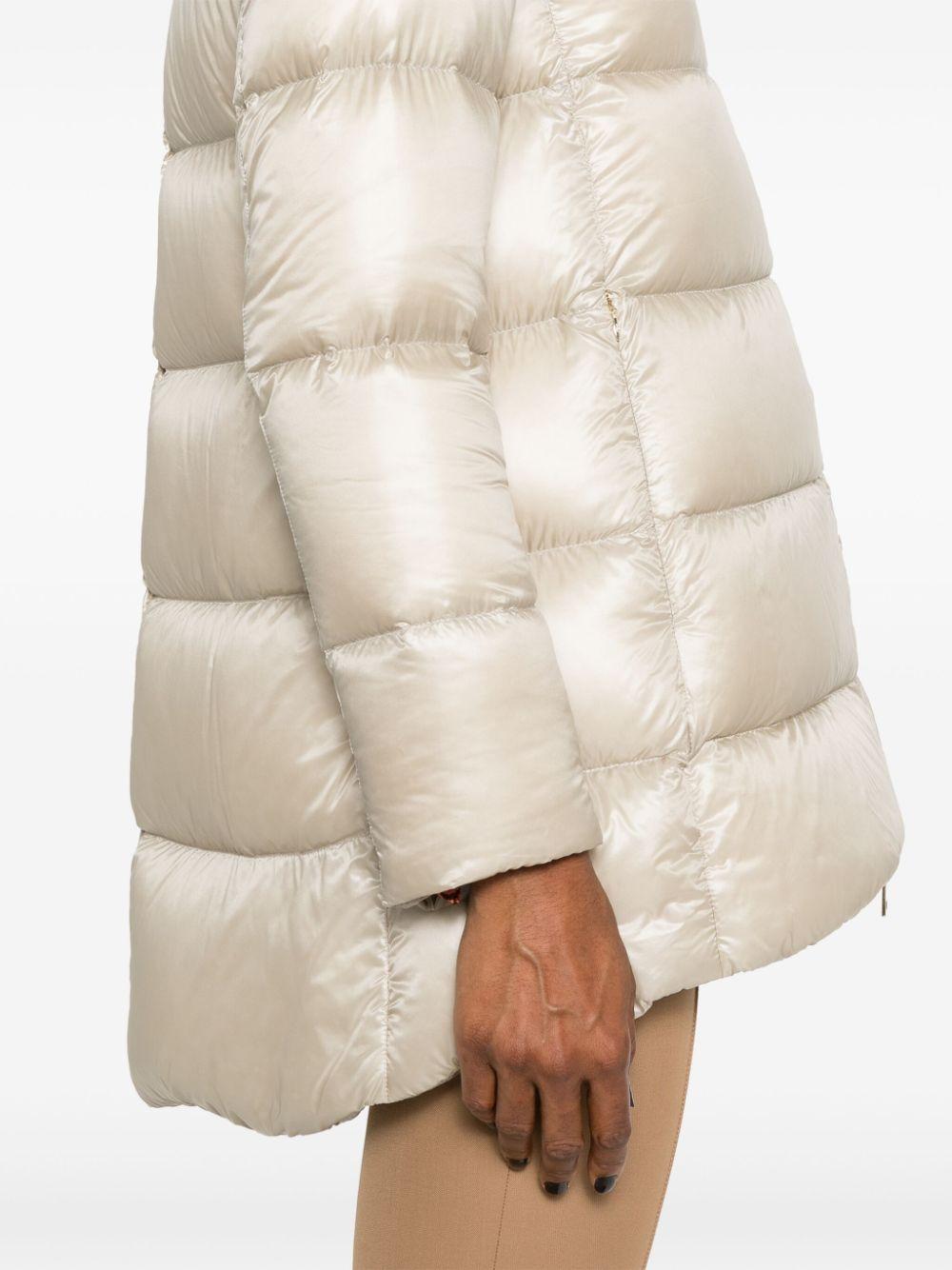 PI001944D12017Z 1985 CHANTILLY HERNO