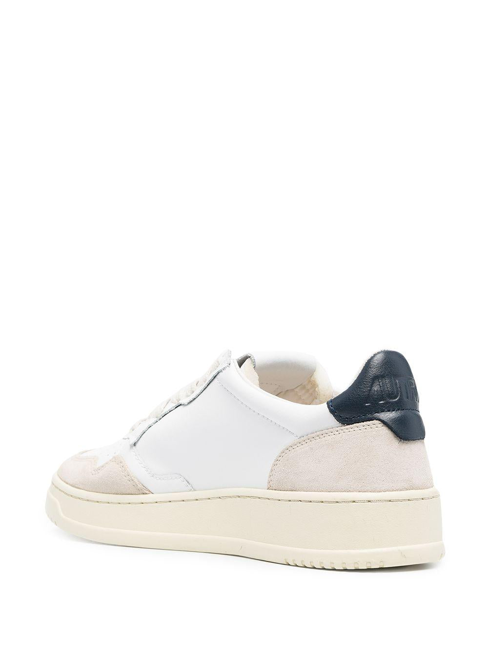 Sneakers Medalist Low in Pelle Bianca e Blu e Suede Beige AULMLS28 WHITE BLUE AUTRY