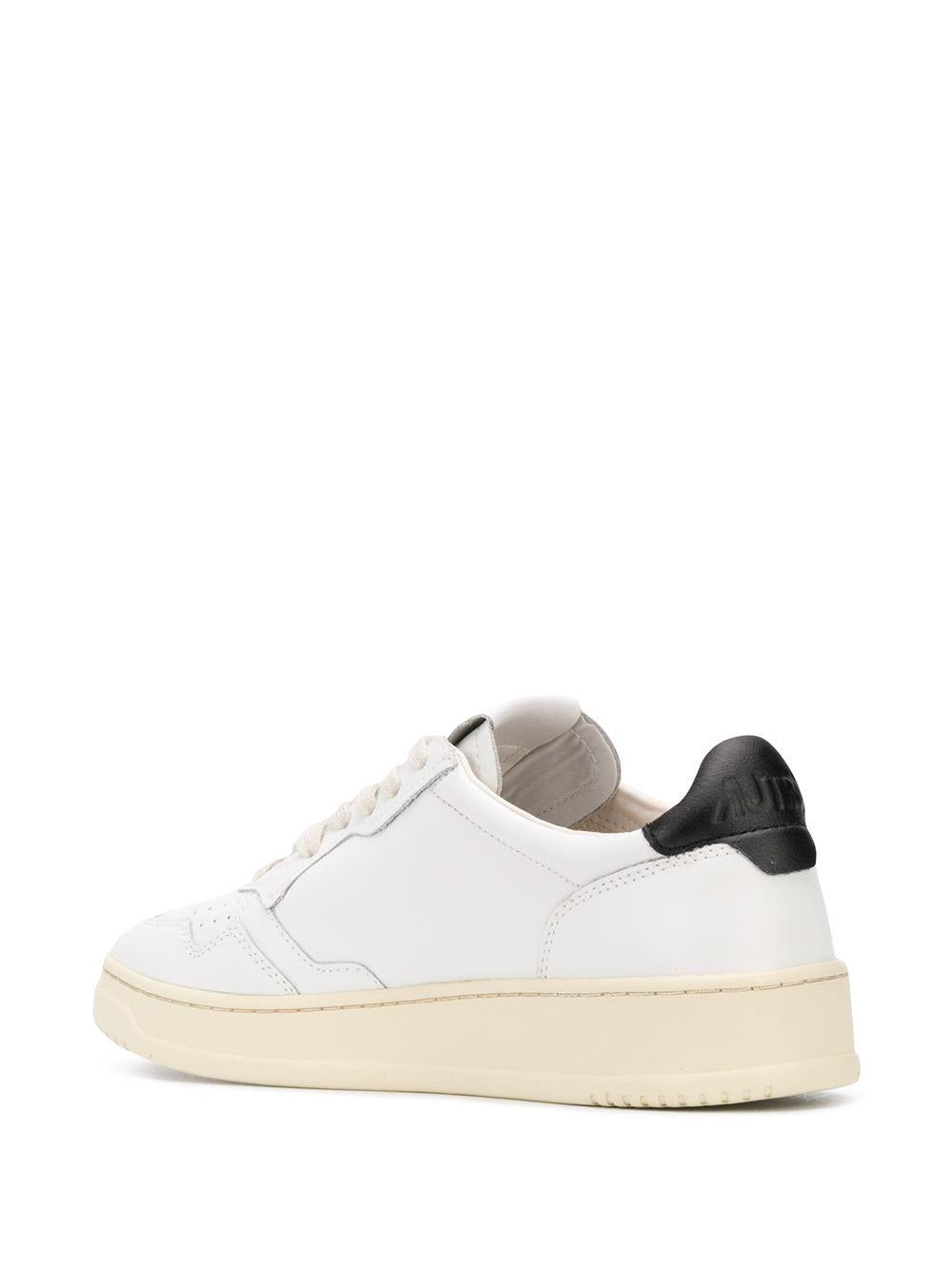 Sneakers Medalist Low in pelle bianca AULMLL22 WHITE BLACK AUTRY