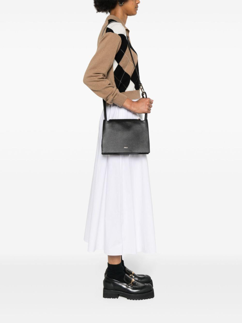 WB01275HSF000 O6000 NERO FURLA