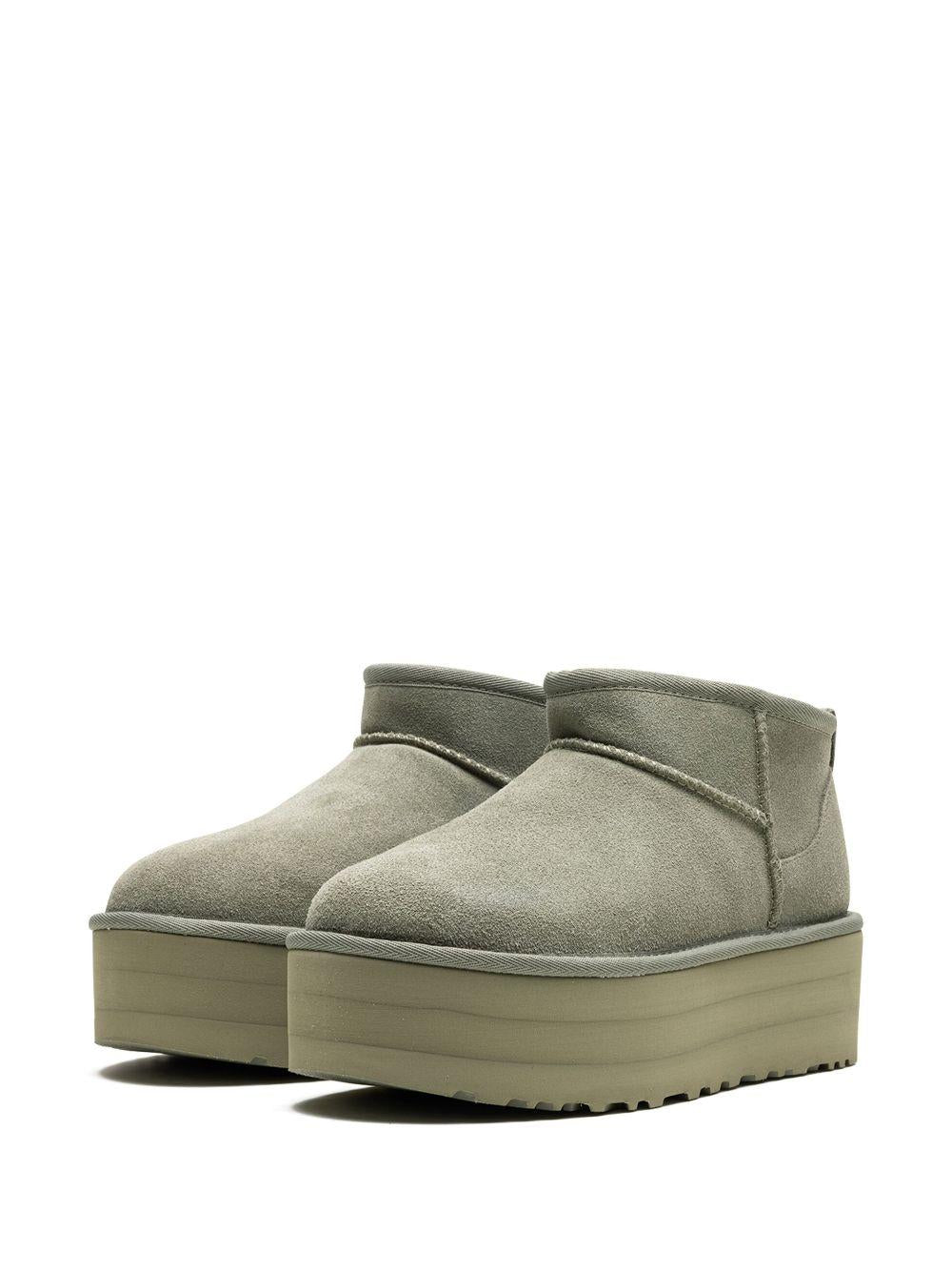 1135092 SDC UGG