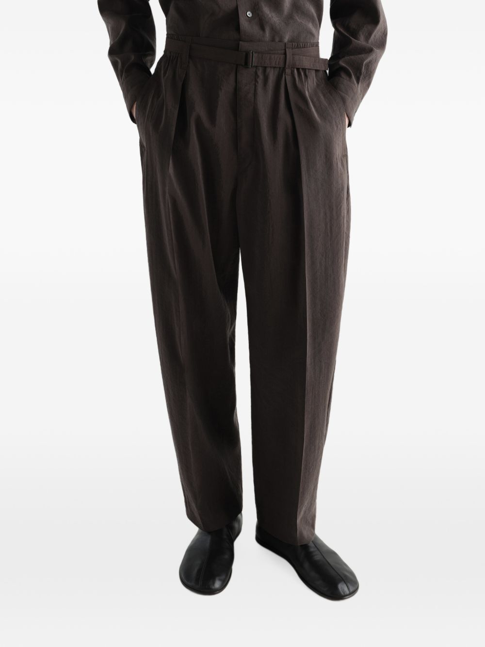 Pantaloni Relaxed con Cintura in Seta Dry PA1353LF1308 BR532 LICORICE LEMAIRE 