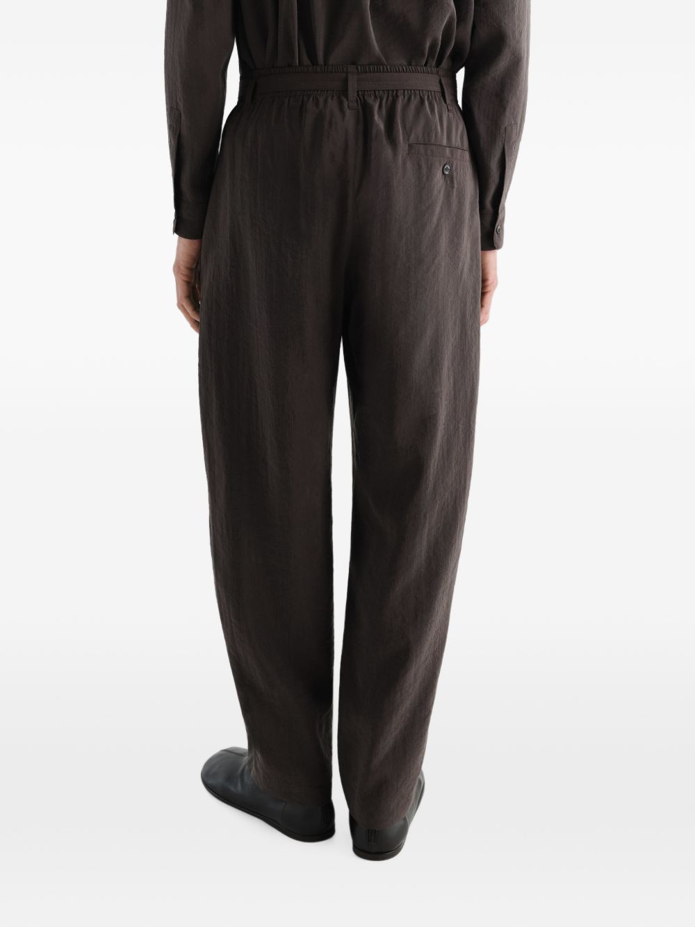 Pantaloni Relaxed con Cintura in Seta Dry PA1353LF1308 BR532 LICORICE LEMAIRE 