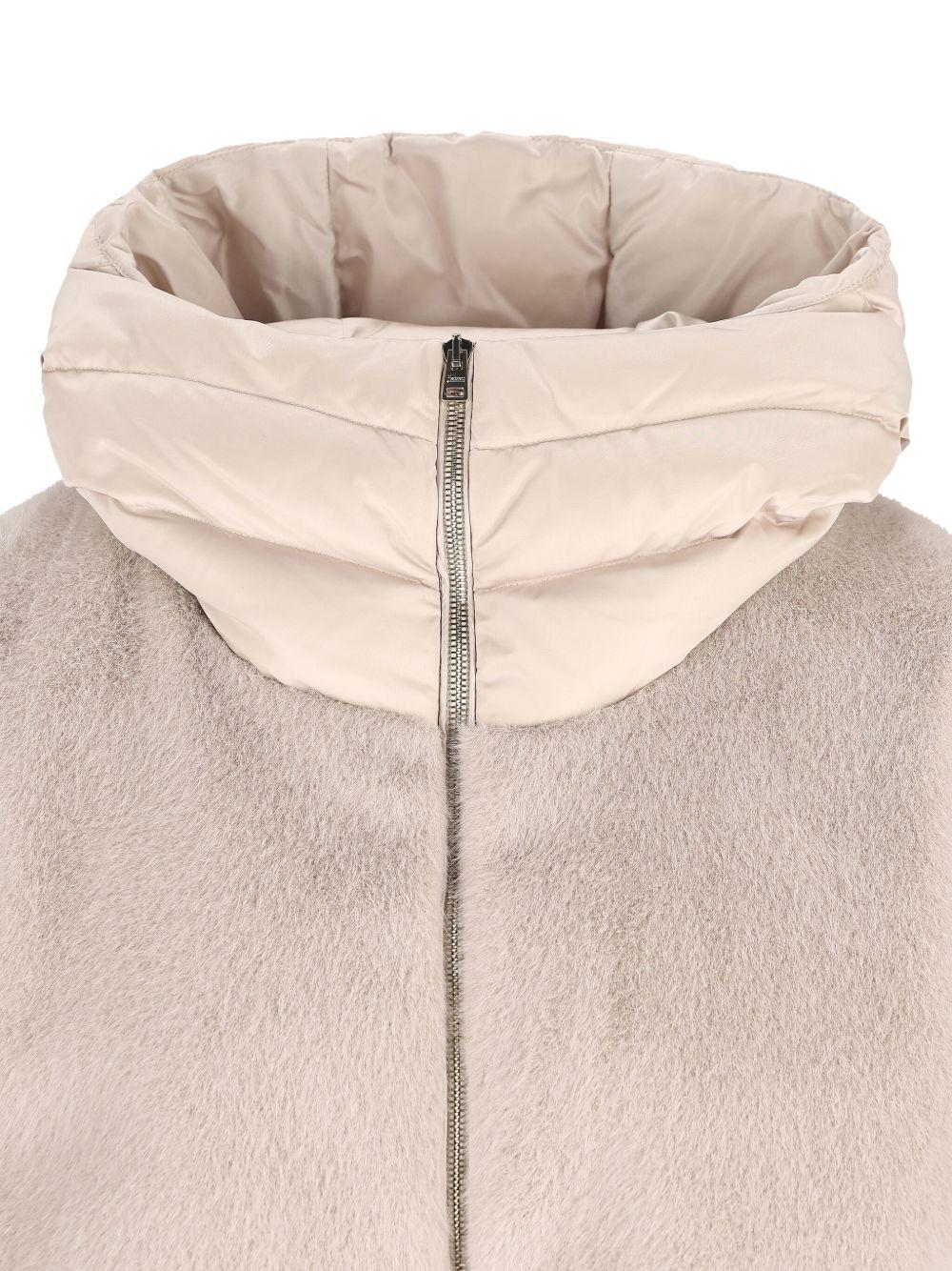  PI002132D12170Z 1985 CHANTILLY HERNO 