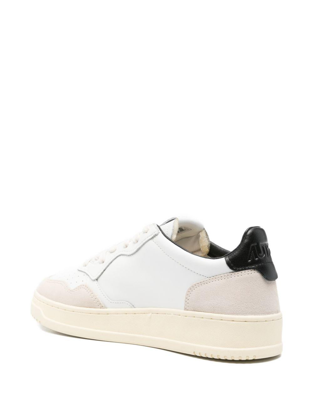 Sneaker Medalist Low in pelle AULMMA04 WHITE BLACK AUTRY 