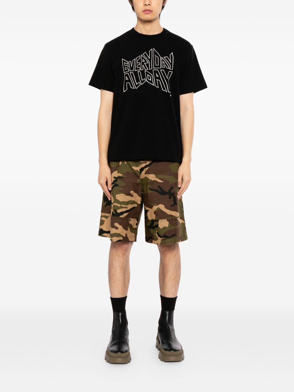 Geoff Print T-Shirt 2601121S 001 BLACK SACAI 