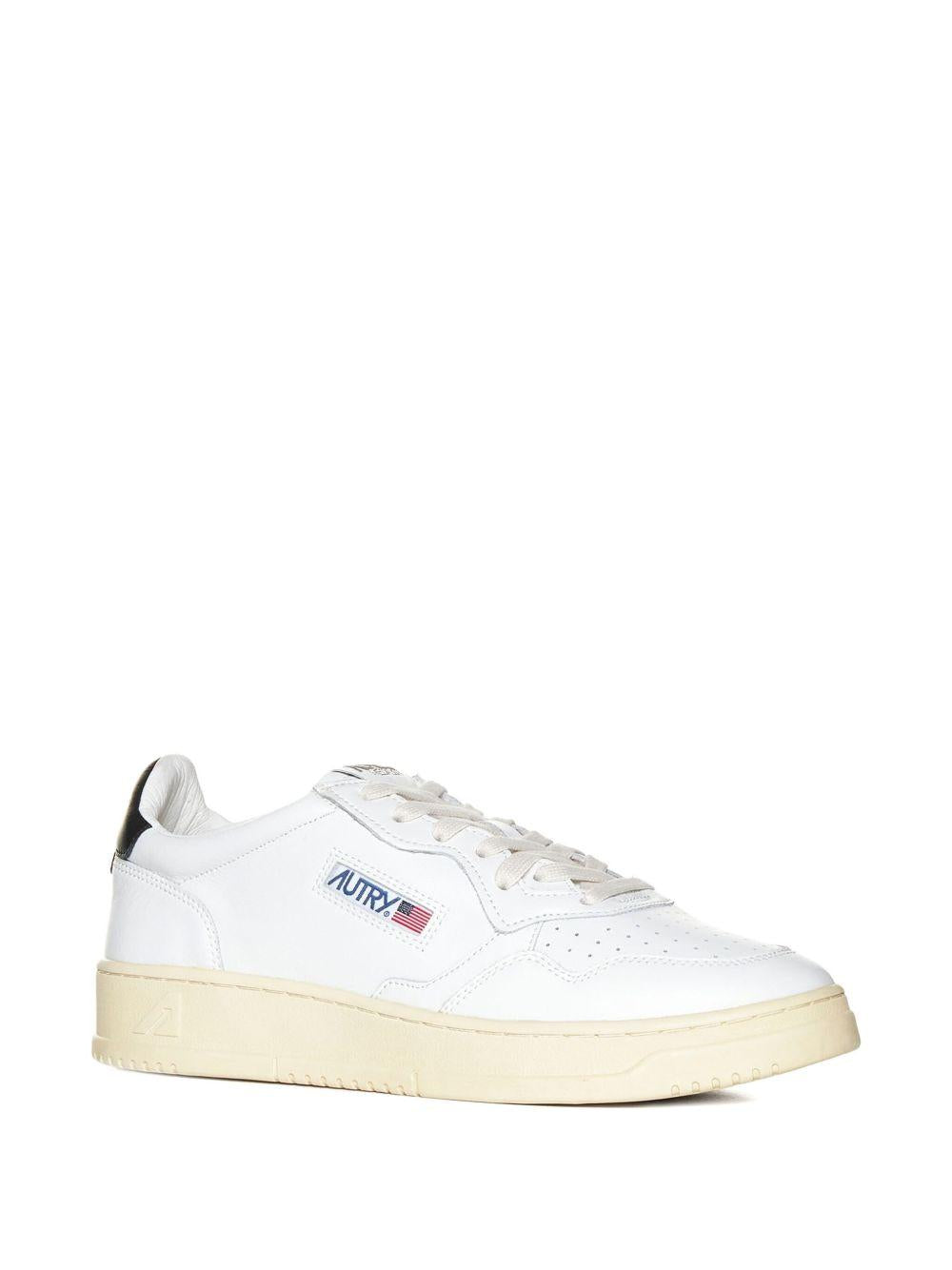 Sneakers Medalist Low in pelle bianca AULMLL22 WHITE BLACK AUTRY 