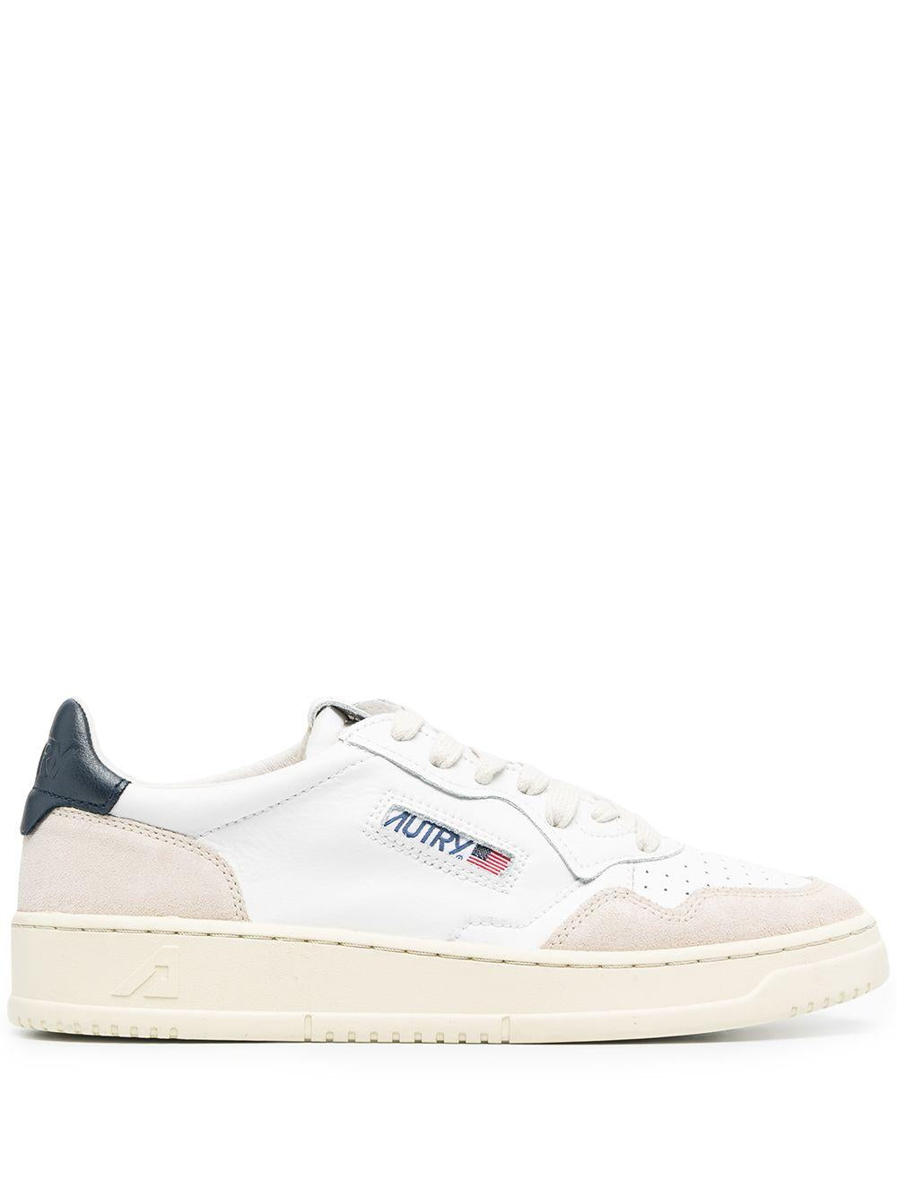 Sneakers Medalist Low in Pelle Bianca e Blu e Suede Beige AULMLS28 WHITE BLUE AUTRY 