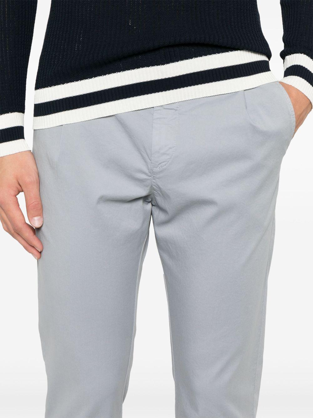 Pantaloni affusolati con pieghe K75PANH08TET0G002 08NN GREY ELEVENTY 