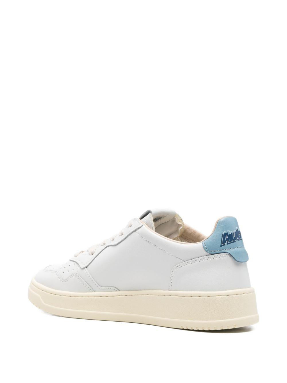 Sneakers Medalist Low Forget Me No AULMTB01 WHITE LIGHT BLUE AUTRY 