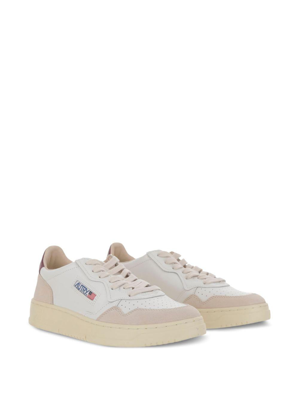 Sneakers Medalis AULWLS03 WHITE BURGUNDY AUTRY 
